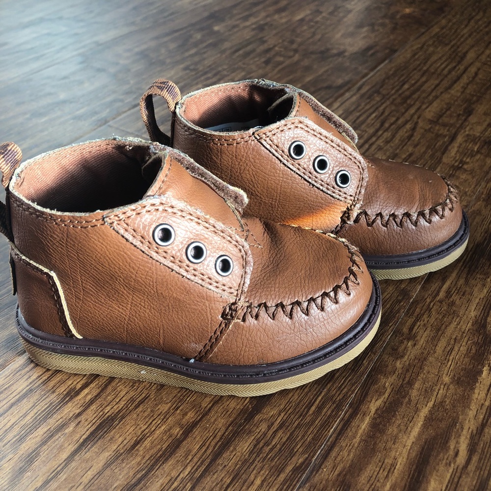 TOMS • Brown Synthetic Leather Chukka Boots